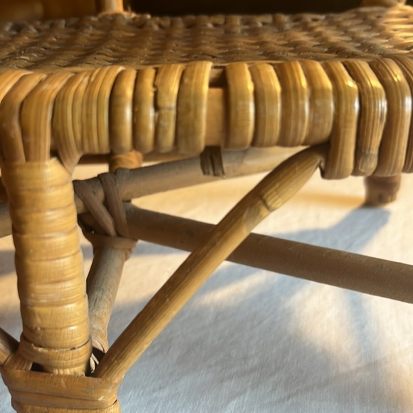 Mini wicker loveseat and table - Picture 14 of 14
